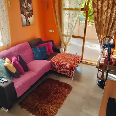 Deluxe Garden Flat Near Terra-mítica Apartamento *
