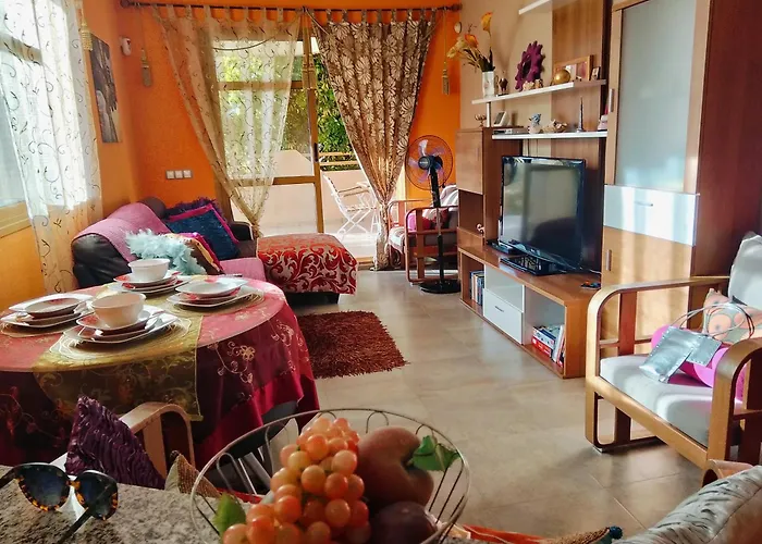 Deluxe Garden Flat Near Terra-mitica