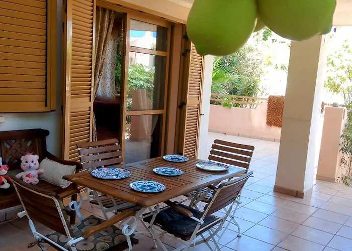 Deluxe Garden Flat Near Terra-mitica *
