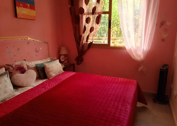 Deluxe Garden Flat Near Terra-mitica Appartamento