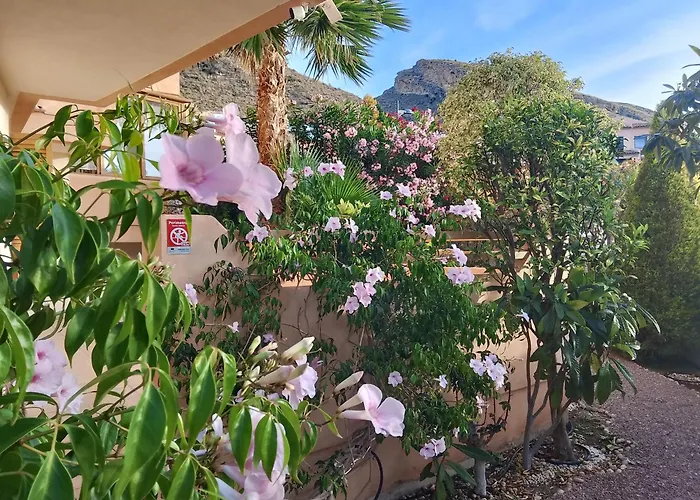 Deluxe Garden Flat Near Terra-mitica
