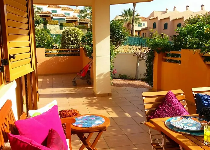 Deluxe Garden Flat Near Terra-mitica